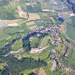 Verortung via Georeferenzierung der Kamera: Aufgenommen in der Nähe von Gemeinde Riegersburg, Österreich in 1300 Meter